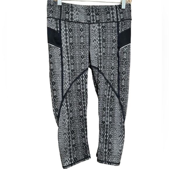 Athleta Black and White Print Capri Leggings Size Small - Picture 1 of 5
